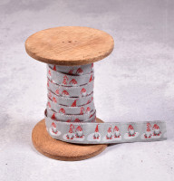 1 m Webband tanzende Wichtel Gnome Schnee 2 cm hellgrau 1 m Webband tanzende Wichtel Gnome Schnee 2 cm hellgrau