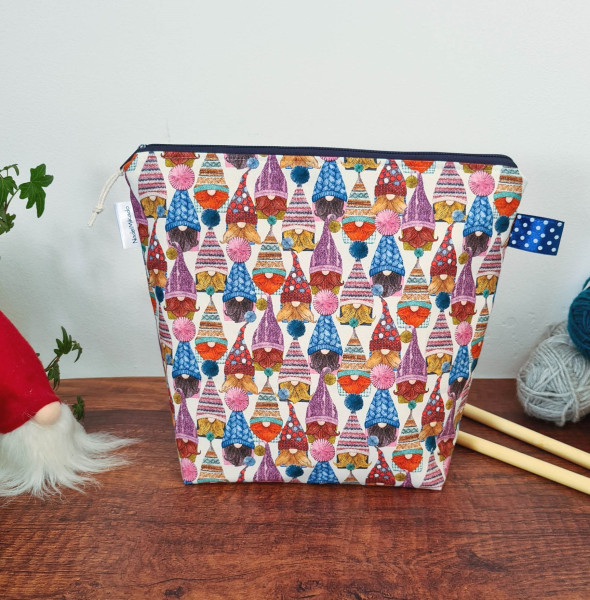 Patchworkstoff Wichtel Love you Gnome Strickmützen blau